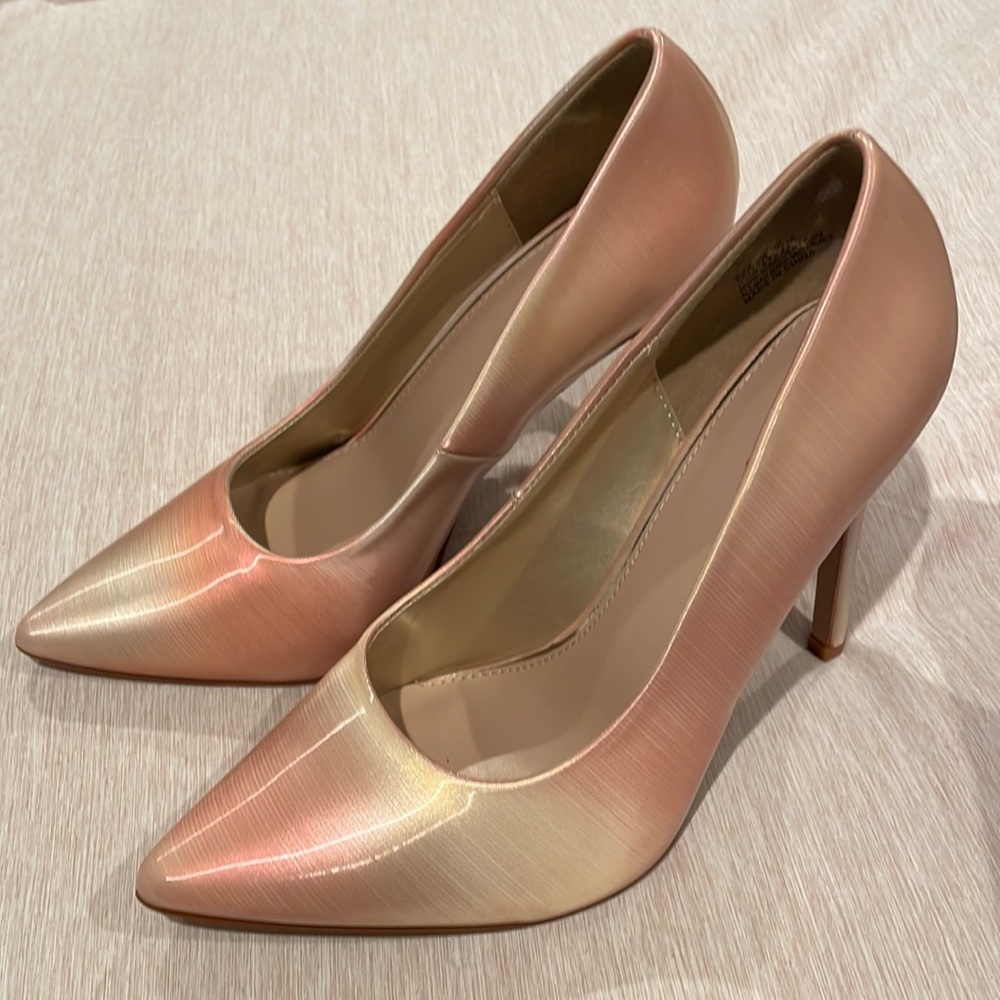 Womens Torta Caliente Ombré Pink Gold Pumps Heels Size 8.5 New in Box